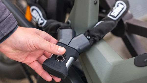 The YARDO 7807F bike lock secures a bike and is opened using a fingerprint ©ABUS The YARDO 7807F bike lock secures a bike and is opened using a fingerprint ©ABUS