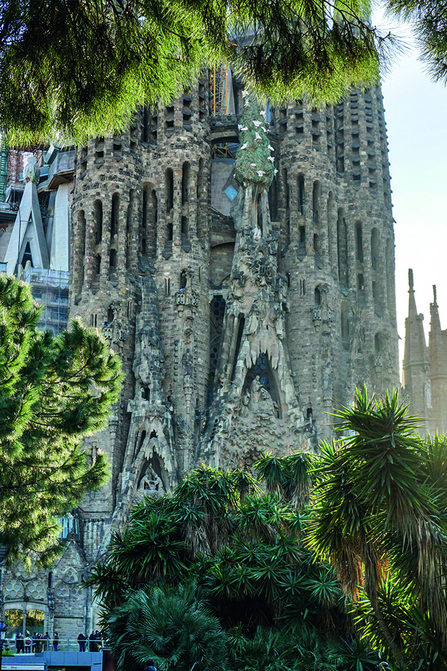 Sagrada Familia © pexels - Milena Alicia