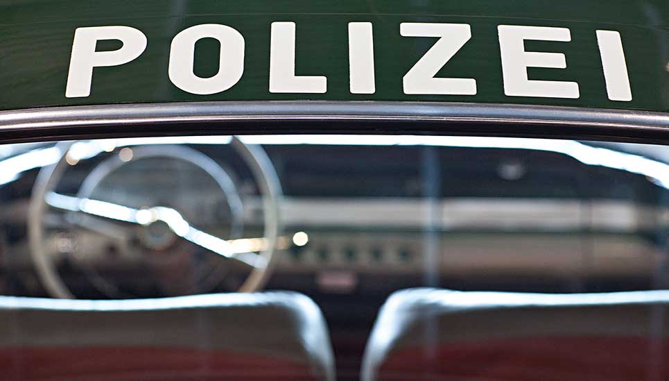 Une visite au musée donne l'impression d'un voyage dans le temps - le premier véhicule de police historique acquis par le club en 1991 était une Opel Rekord P1 des années 1950. © ABUS