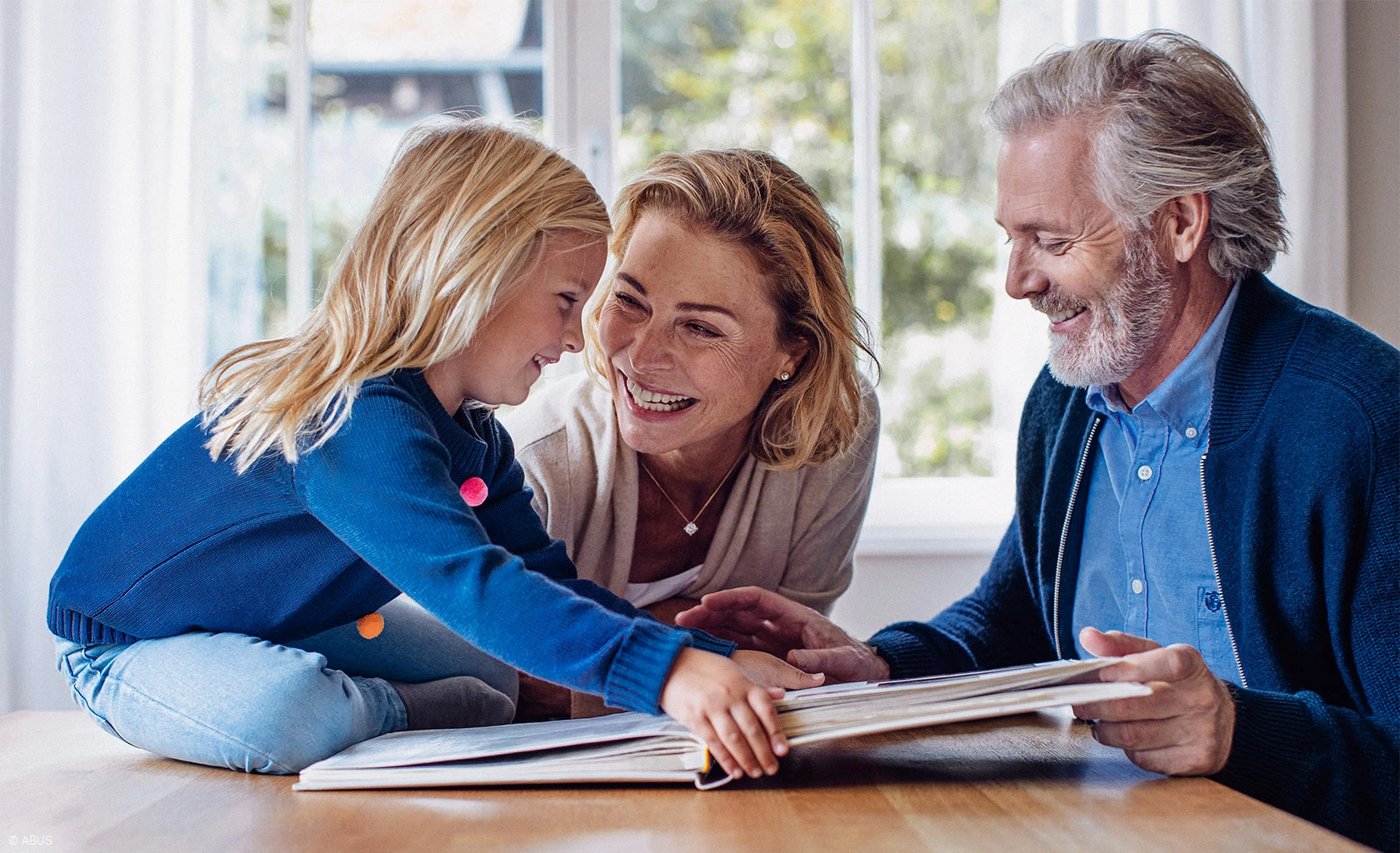 Entdecken Sie unsere Themenwelten und erfahren Sie alles rund um Sicherheit im Alltag © ABUS Entdecken Sie unsere Themenwelten und erfahren Sie alles rund um Sicherheit im Alltag © ABUS