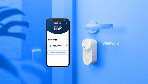 Smarter Türschlossantrieb LOXERIS One in weiß mit ABUS One App © ABUS