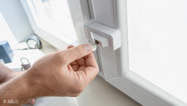 Convenient and secure - the 3010 window lock © ABUS